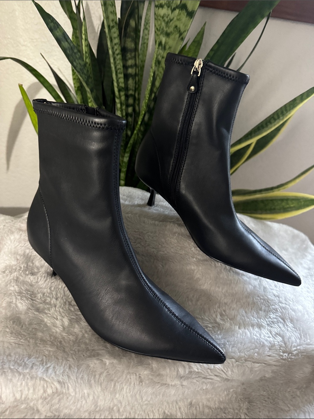 Guess Yanka Black Faux-Leather Pointed Toe Kitten Heel Bootie - Women's 8.5